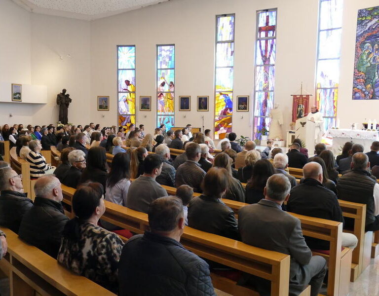 Uskrs u župi Grebnice: radost zajedništva i novi život u crkvenim klupama